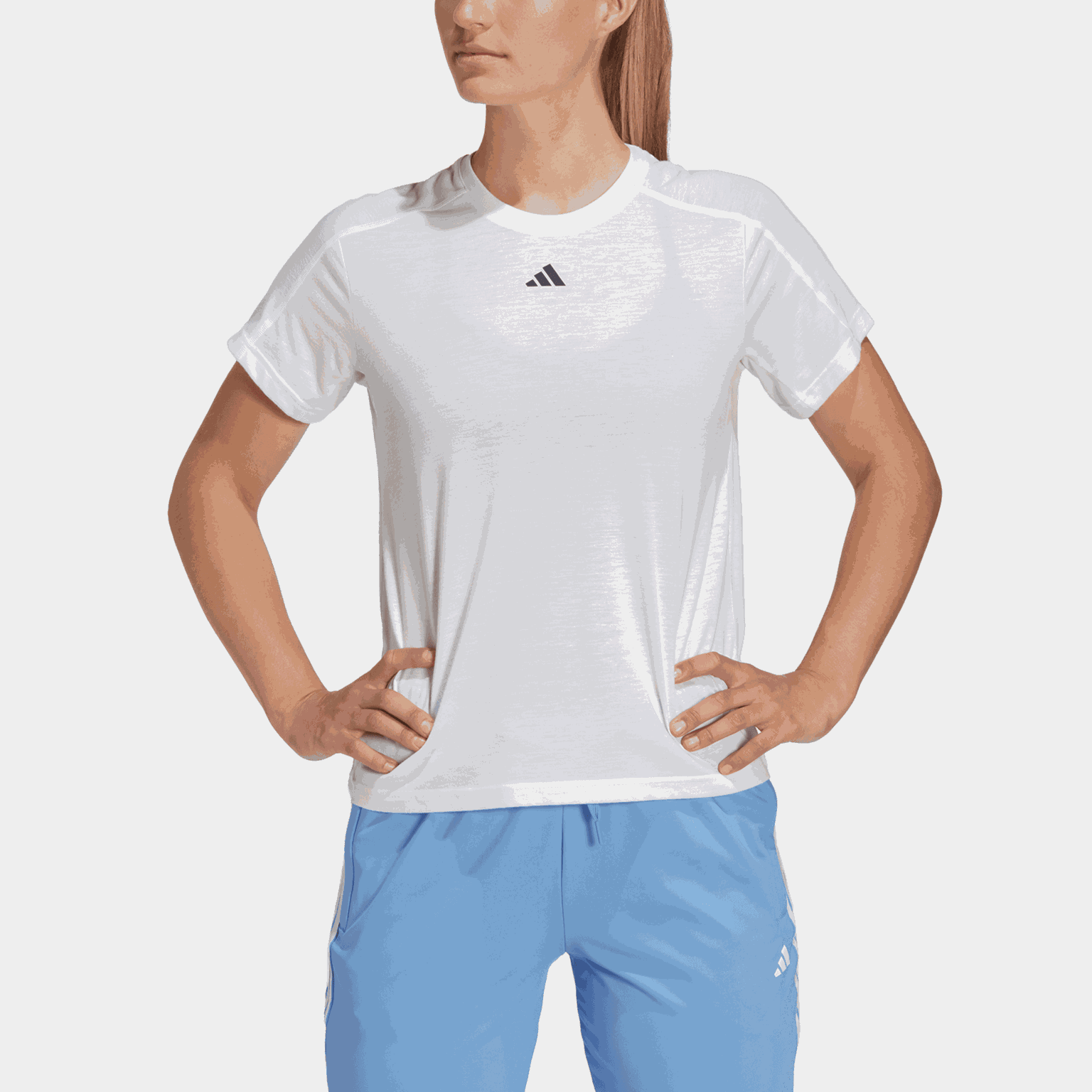 Train Essentials Minimal Branding Crewneck T-Shirt, t-shirt, dam - full image 3