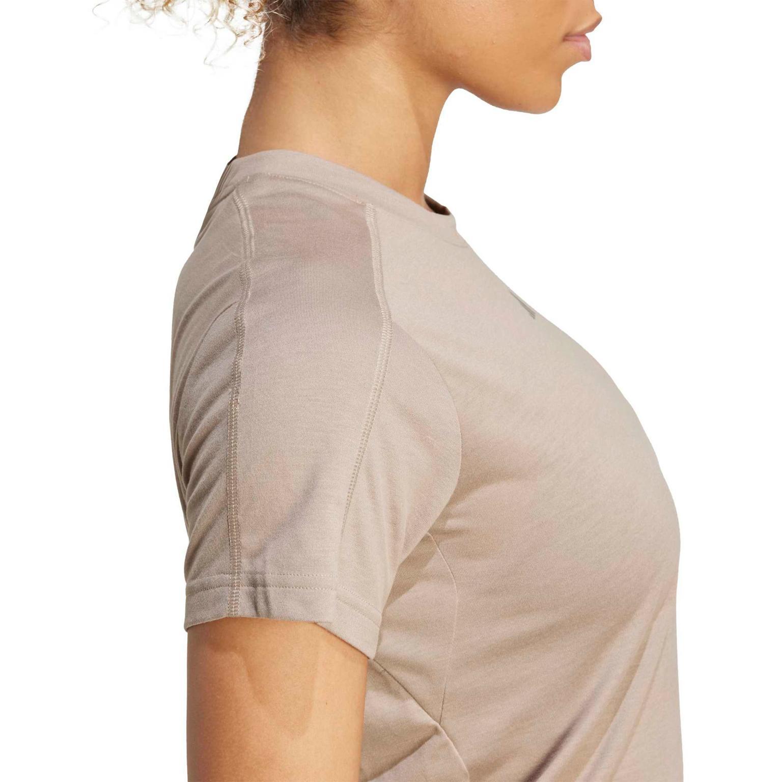Train Essentials Minimal Branding Crewneck T-Shirt, t-shirt, dam - full image 4