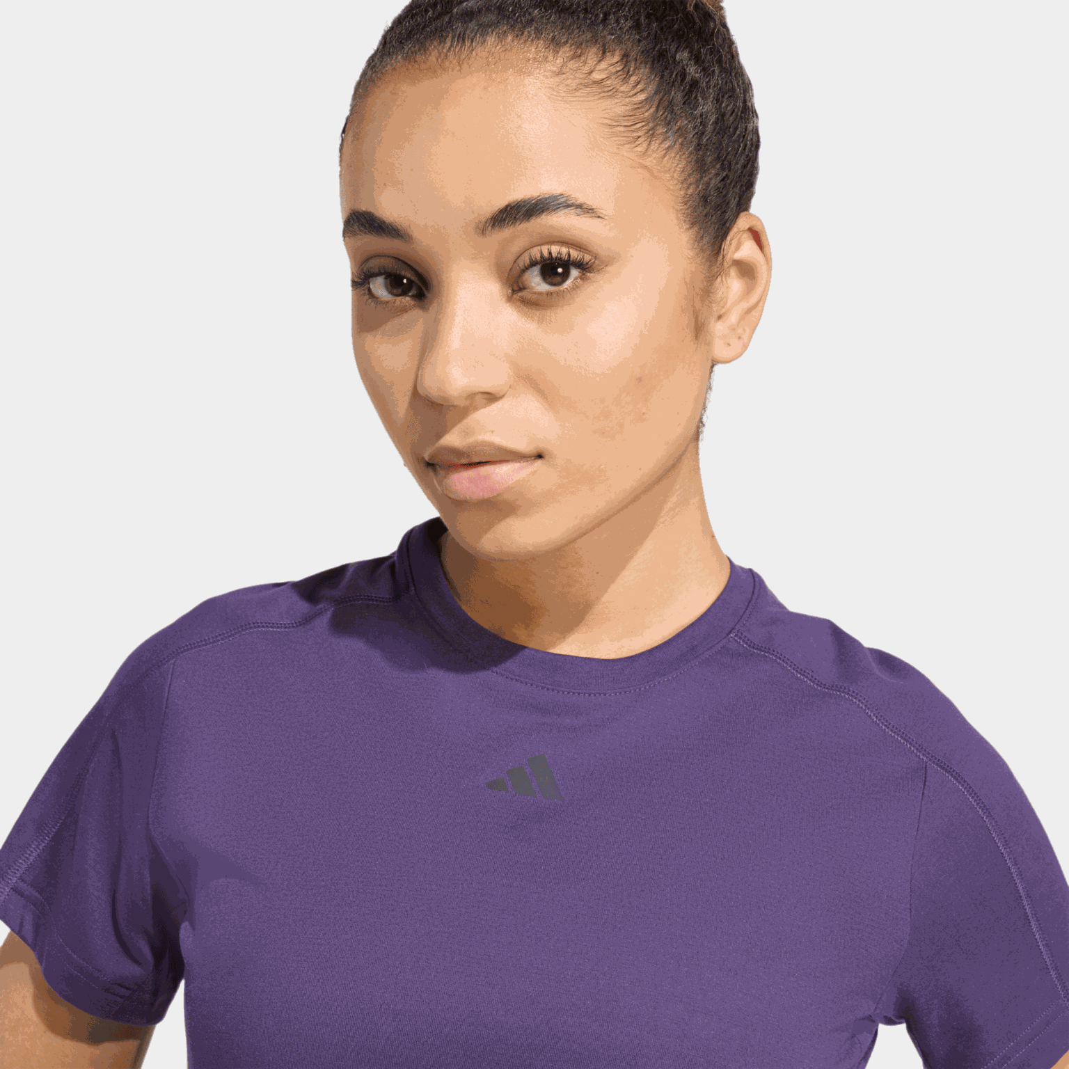 Train Essentials Minimal Branding Crewneck T-Shirt, t-shirt, dam - full image 3