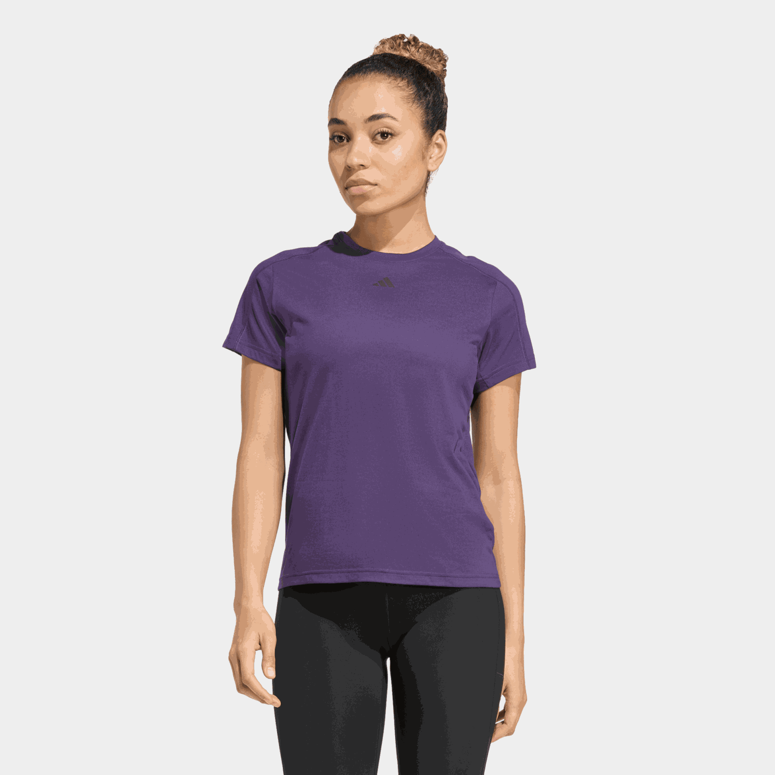 Train Essentials Minimal Branding Crewneck T-Shirt, t-shirt, dam - full image 1
