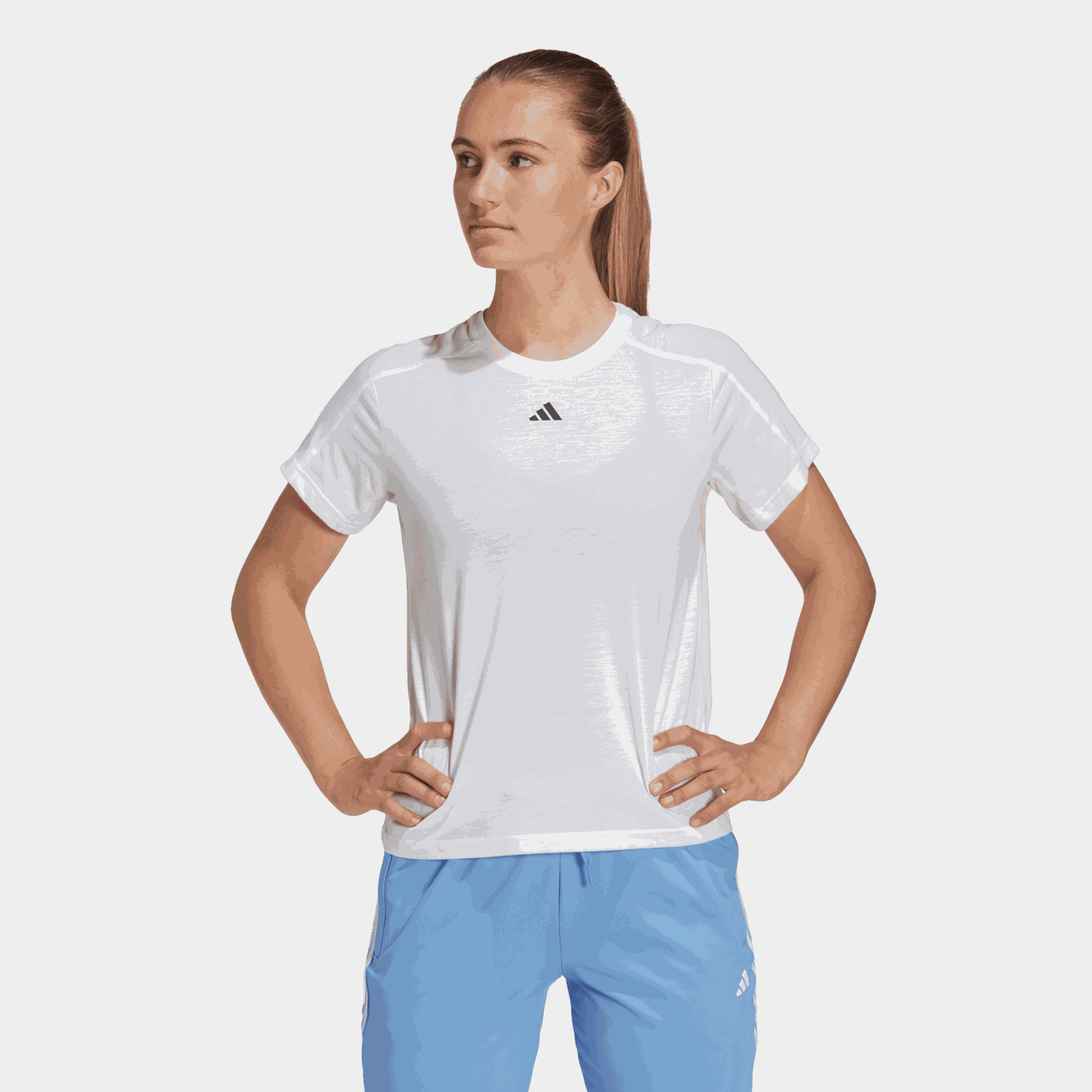 Train Essentials Minimal Branding Crewneck T-Shirt, t-shirt, dam - full image 1